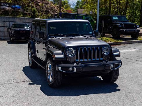 Used 2021 Jeep Wrangler Unlimited Sahara AWD/4WD image 3
