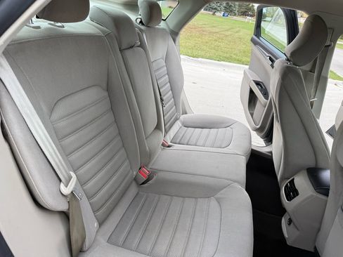 Used 2019 Ford Fusion SE image 18