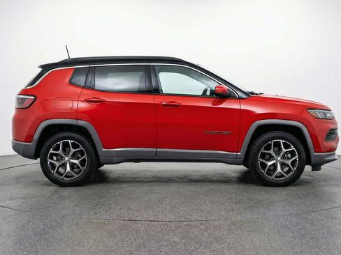Used 2025 Jeep Compass Limited image 11