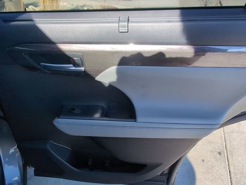 Used 2026 Toyota Highlander Limited AWD/4WD image 28
