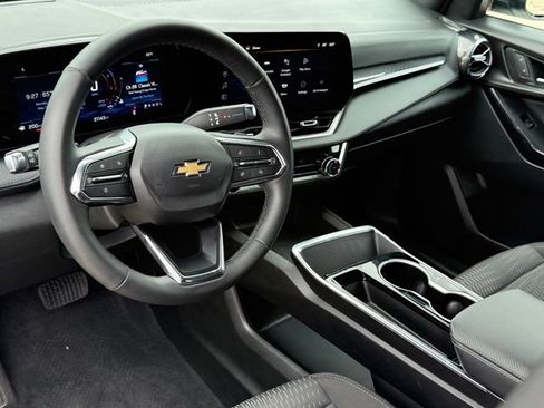 Used 2025 Chevrolet Equinox LT AWD/4WD image 8