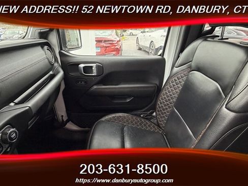 Used 2023 Jeep Wrangler Unlimited Sahara AWD/4WD image 12