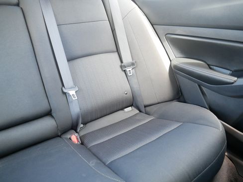 Used 2023 Nissan Altima 2.5 SV FWD image 14