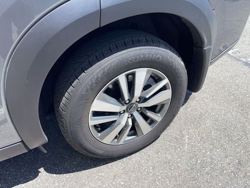 Used 2025 Nissan Pathfinder SL w/ Black Appearance Package image 3