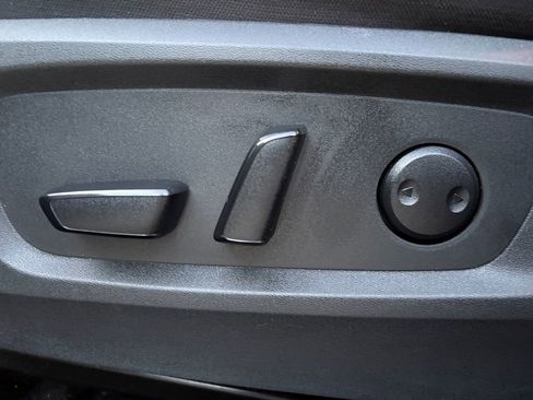 Used 2025 Nissan Pathfinder SV FWD image 13
