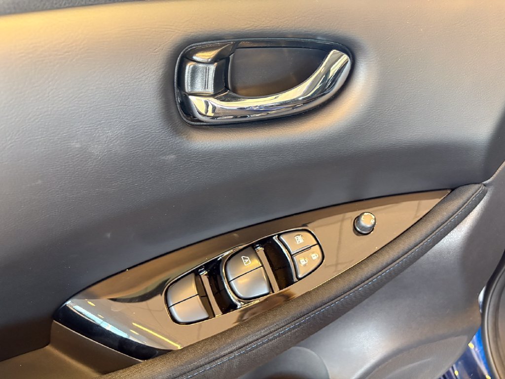 Used 2019 Nissan Leaf SV w/ Protection Package FWD image 14