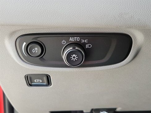 Used 2023 GMC Terrain SLE image 29