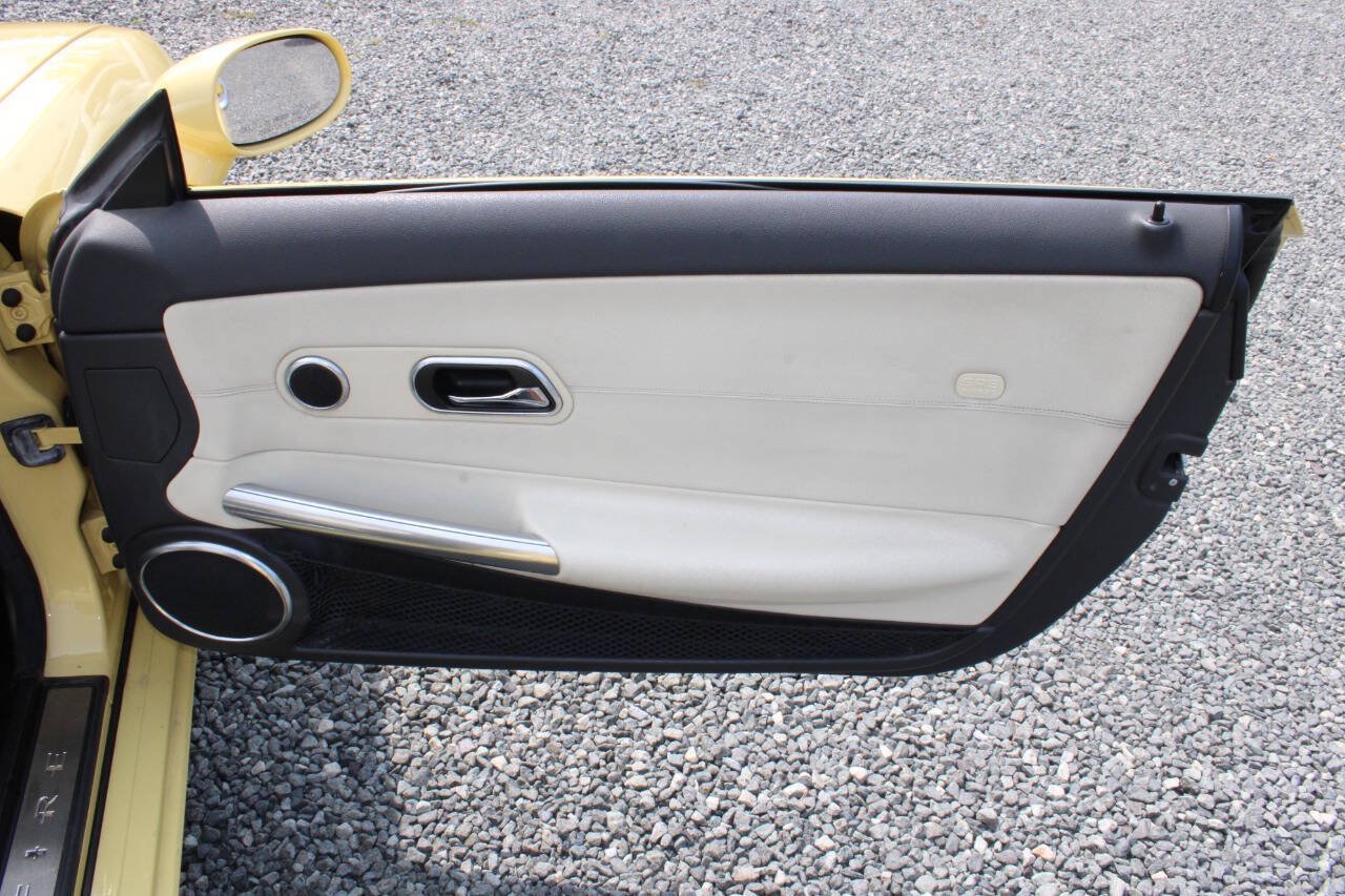 Used 2005 Chrysler Crossfire Limited RWD image 18