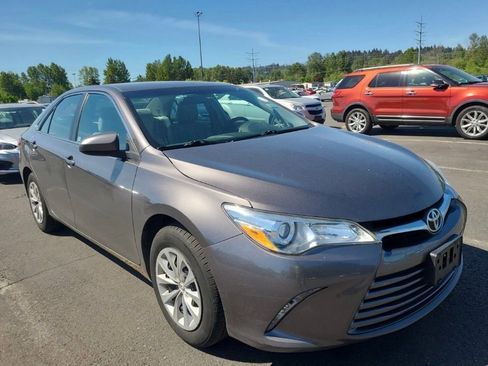Used 2016 Toyota Camry LE FWD image 2