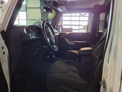 Used 2016 Jeep Wrangler Unlimited Sahara image 15