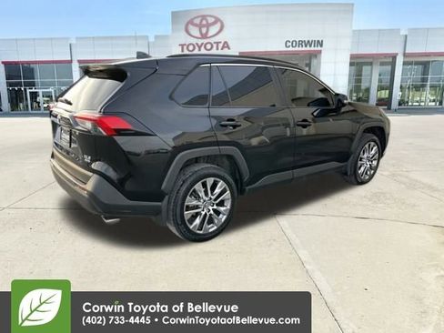Used 2019 Toyota RAV4 XLE Premium image 5