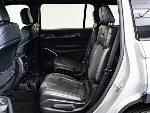 Used 2021 Jeep Grand Cherokee L Laredo image 34