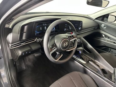 Used 2024 Hyundai Elantra SE image 13
