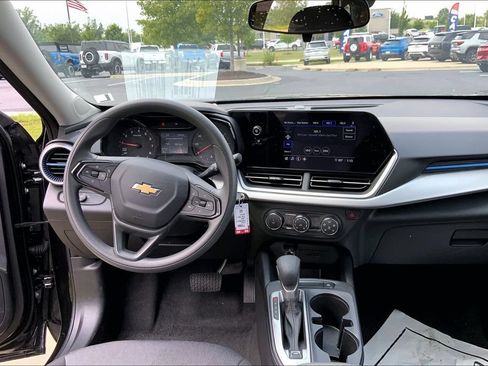 Used 2026 Chevrolet Trax LS FWD image 10