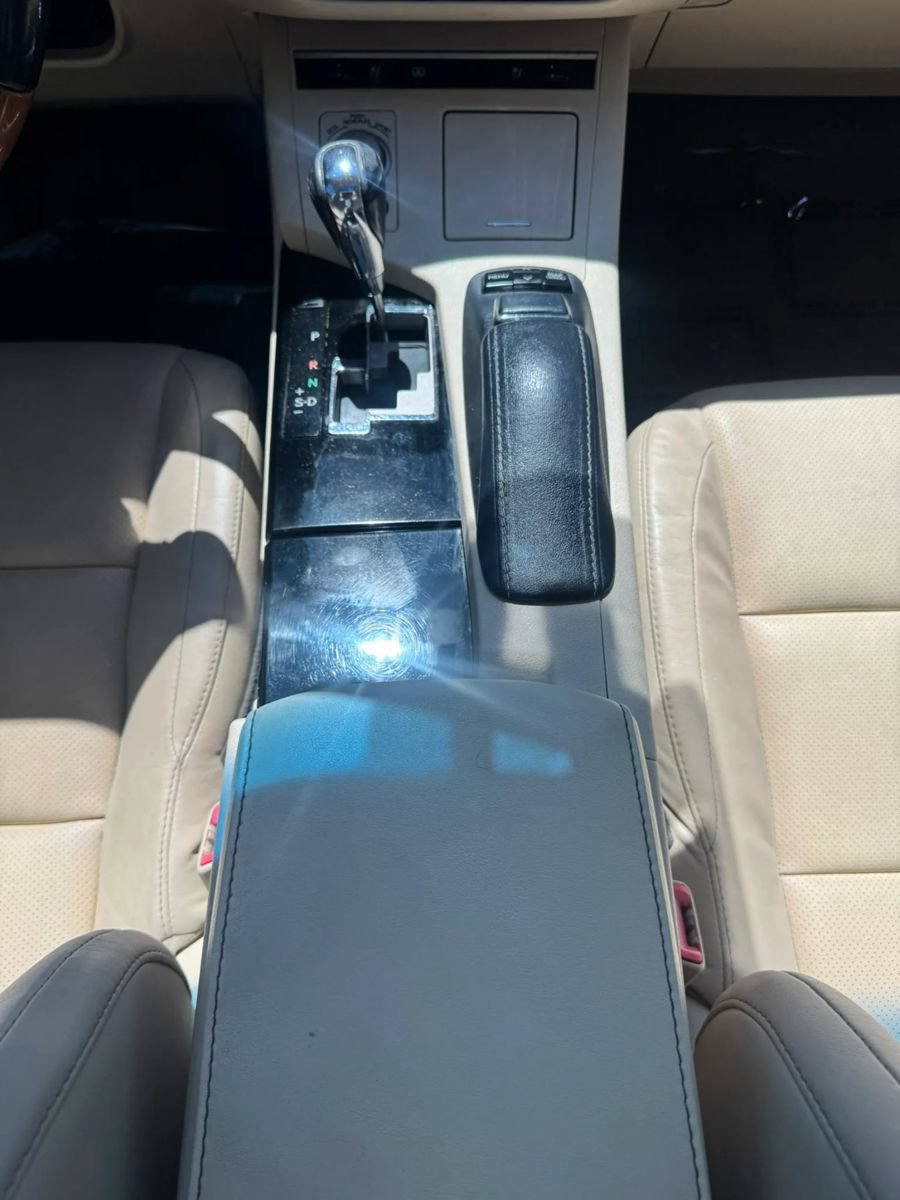 Used 2013 Lexus ES 300h w/ Luxury Pkg FWD image 29