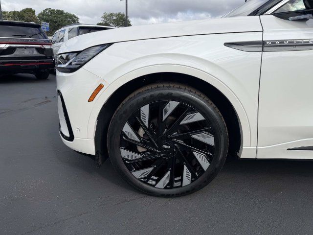 Certified 2024 Lincoln Nautilus Black Label w/ Jet Appearance Package (87T) AWD/4WD image 7