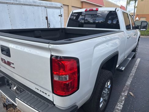Used 2019 GMC Sierra 2500 Denali w/ Duramax Plus Package image 6