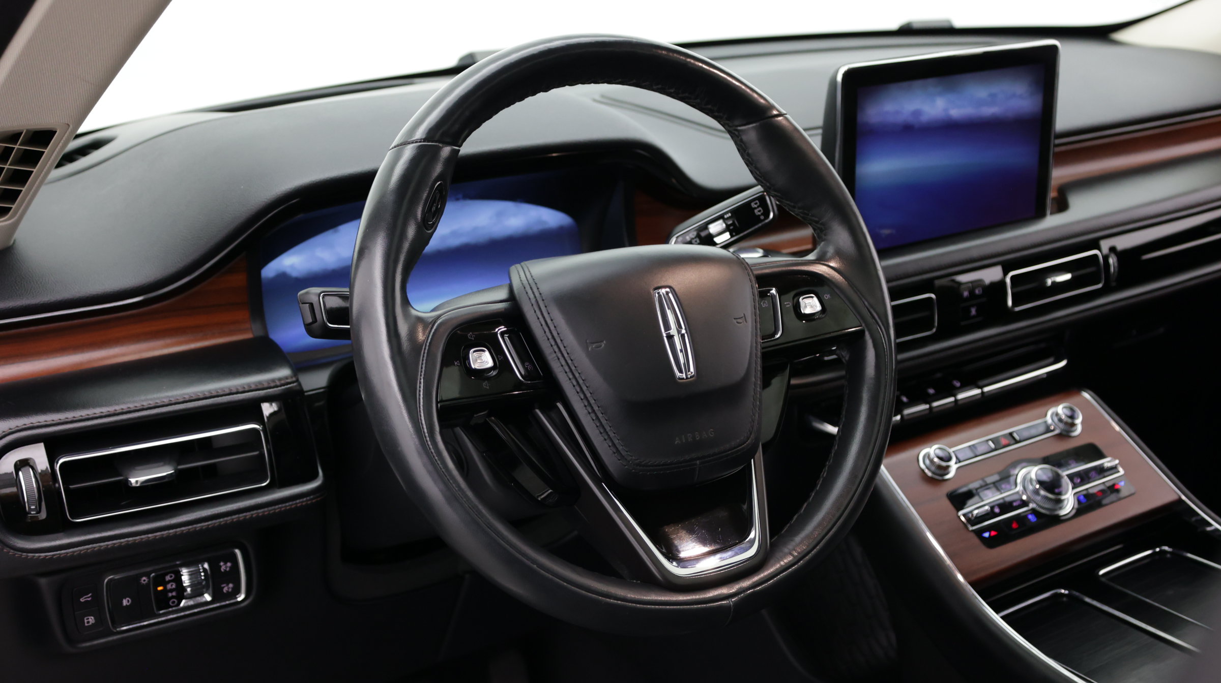 Used 2022 Lincoln Aviator Grand Touring w/ Equipment Group 301A AWD/4WD image 14