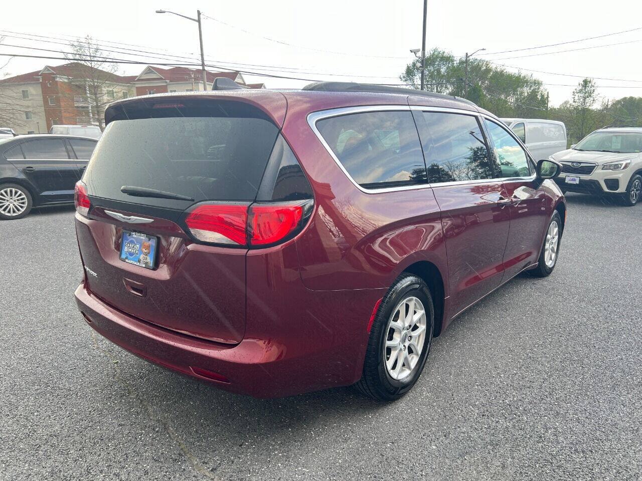 Used 2021 Chrysler Voyager Lxi FWD image 3