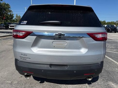 Used 2021 Chevrolet Traverse LT FWD image 3