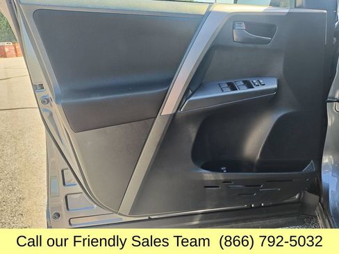 Used 2017 Toyota RAV4 LE w/ Carpet Mat Package AWD/4WD image 13