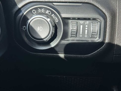 Used 2019 Jeep Wrangler Unlimited Sport S image 33