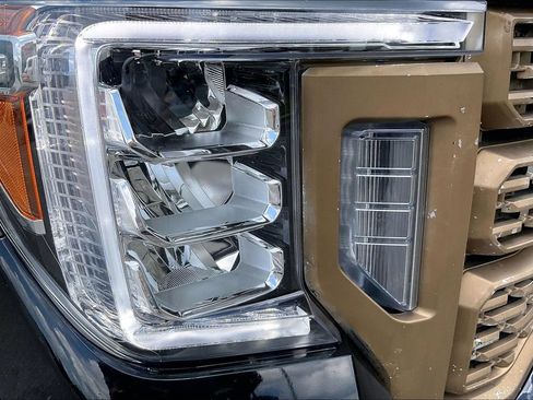 Used 2022 GMC Sierra 2500 Denali w/ Denali Ultimate Package AWD/4WD image 29