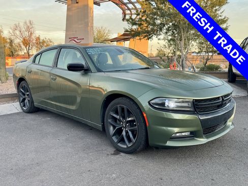 Used 2019 Dodge Charger SXT image 1