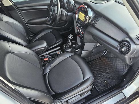 Used 2017 MINI Cooper 4-Door Hardtop image 8