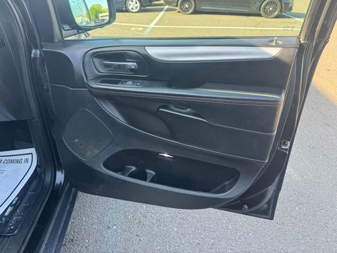 Used 2017 Dodge Grand Caravan GT FWD image 18