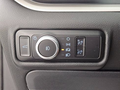 Used 2023 Ford Explorer XLT w/ Equipment Group 202A AWD/4WD image 33