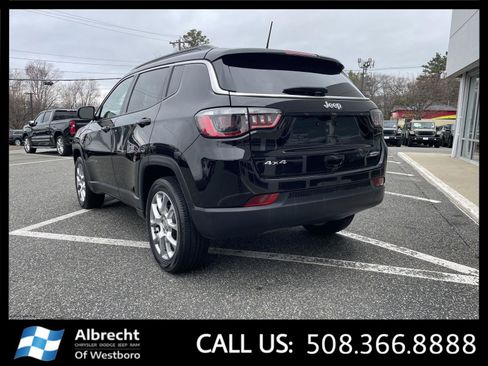 Used 2022 Jeep Compass Latitude image 3