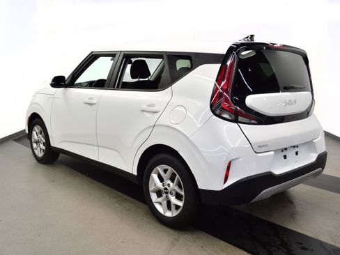 Used 2025 Kia Soul LX w/ LX Technology Package FWD image 5