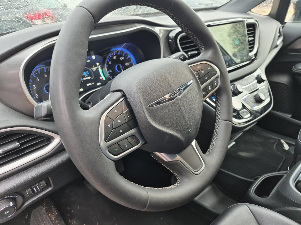 Used 2026 Chrysler Pacifica Select FWD image 7