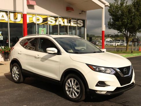 Used 2021 Nissan Rogue Sport SV FWD image 4