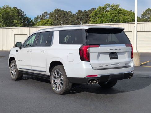 New 2026 GMC Yukon XL Denali w/ Denali Reserve Package AWD/4WD image 3