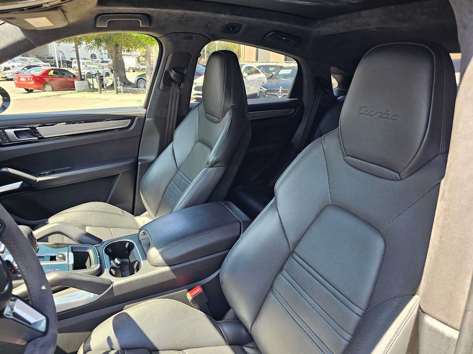 Used 2022 Porsche Cayenne Turbo AWD/4WD image 21