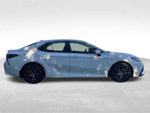 Used 2022 Toyota Camry SE w/ Cold Weather Package AWD/4WD image 7