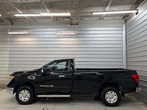 Used 2017 Nissan Titan SV AWD/4WD image 6