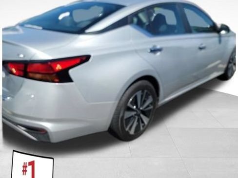 Used 2022 Nissan Altima 2.5 SV FWD image 1