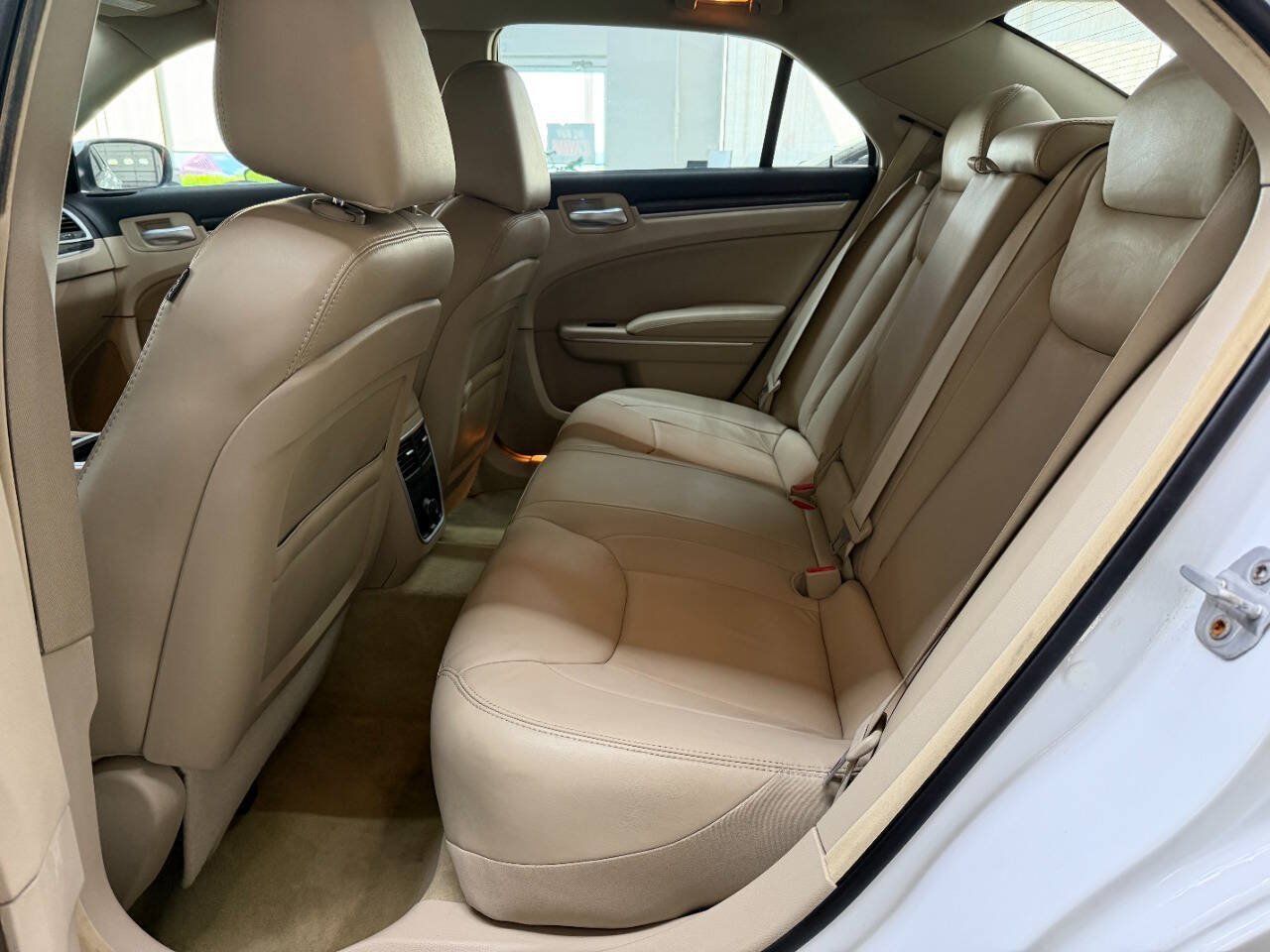 Used 2014 Chrysler 300 w/ Driver Convenience Group RWD image 13