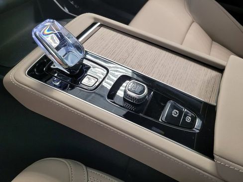 New 2026 Volvo XC90 B5 Plus w/ Protection Package Premier image 19