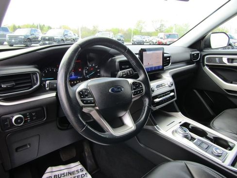 Used 2022 Ford Explorer XLT w/ Equipment Group 202A AWD/4WD image 11