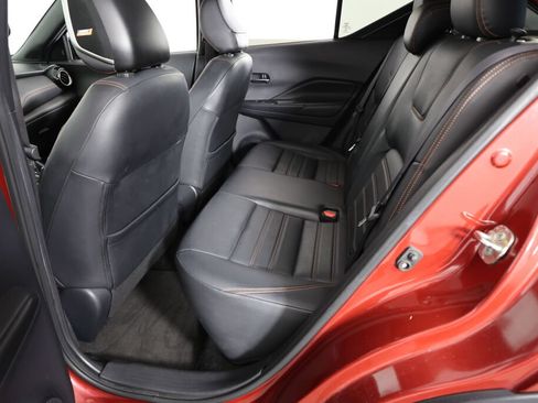 Used 2019 Nissan Kicks SR w/ SR Premium Package FWD image 17