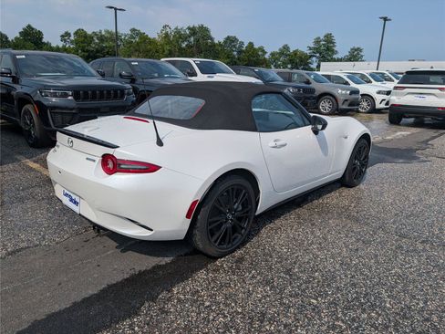 Used 2025 MAZDA MX-5 Miata Club RWD image 2