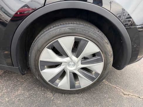 Used 2021 Tesla Model Y Long Range image 54