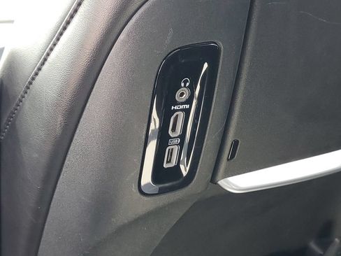 Used 2019 Chrysler Pacifica Limited w/ S Appearance Package FWD image 16