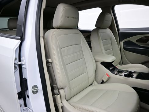 Used 2023 GMC Terrain Denali w/ Denali Premium Package AWD/4WD image 15
