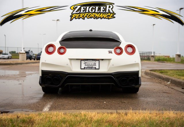 Used 2017 Nissan GT-R Premium w/ Premium Interior Package AWD/4WD image 6