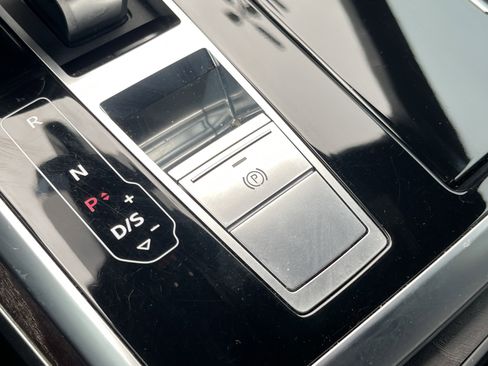 Used 2019 Audi Q8 Prestige image 7